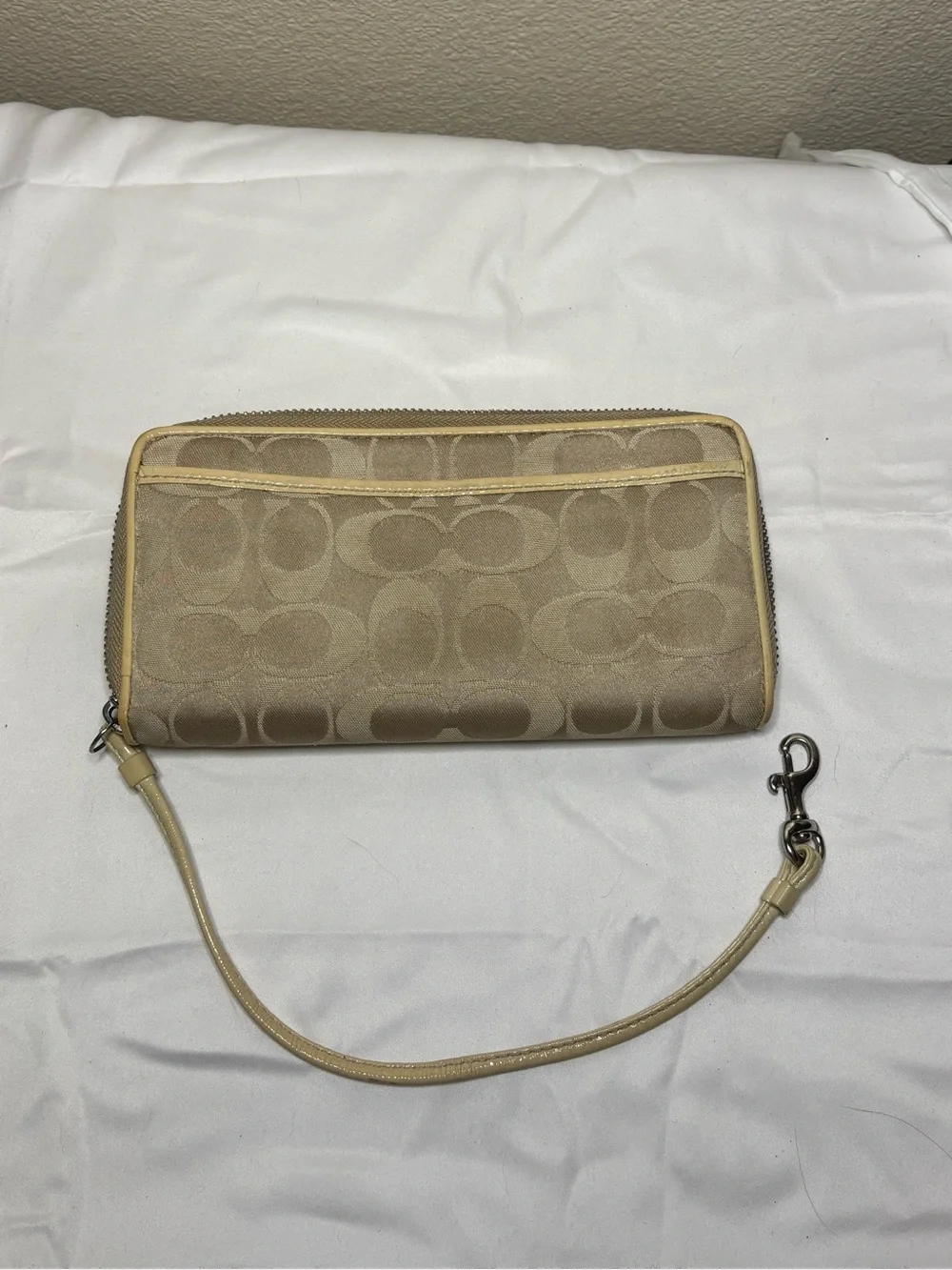 Vintage Coach Beige Signature Poppy Canvas Wristlet wallet